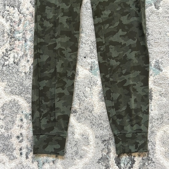 Lululemon Ready to Rulu Jogger 29” - Picture 3 of 8